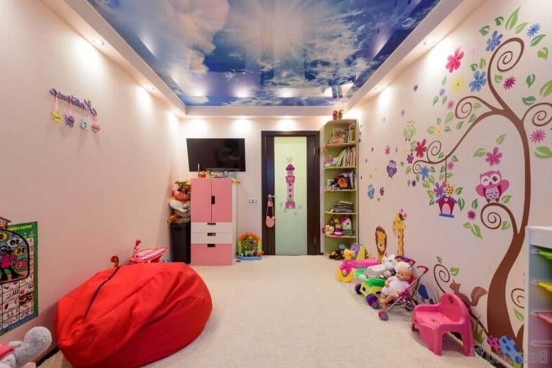 детская комната натяжной потолок